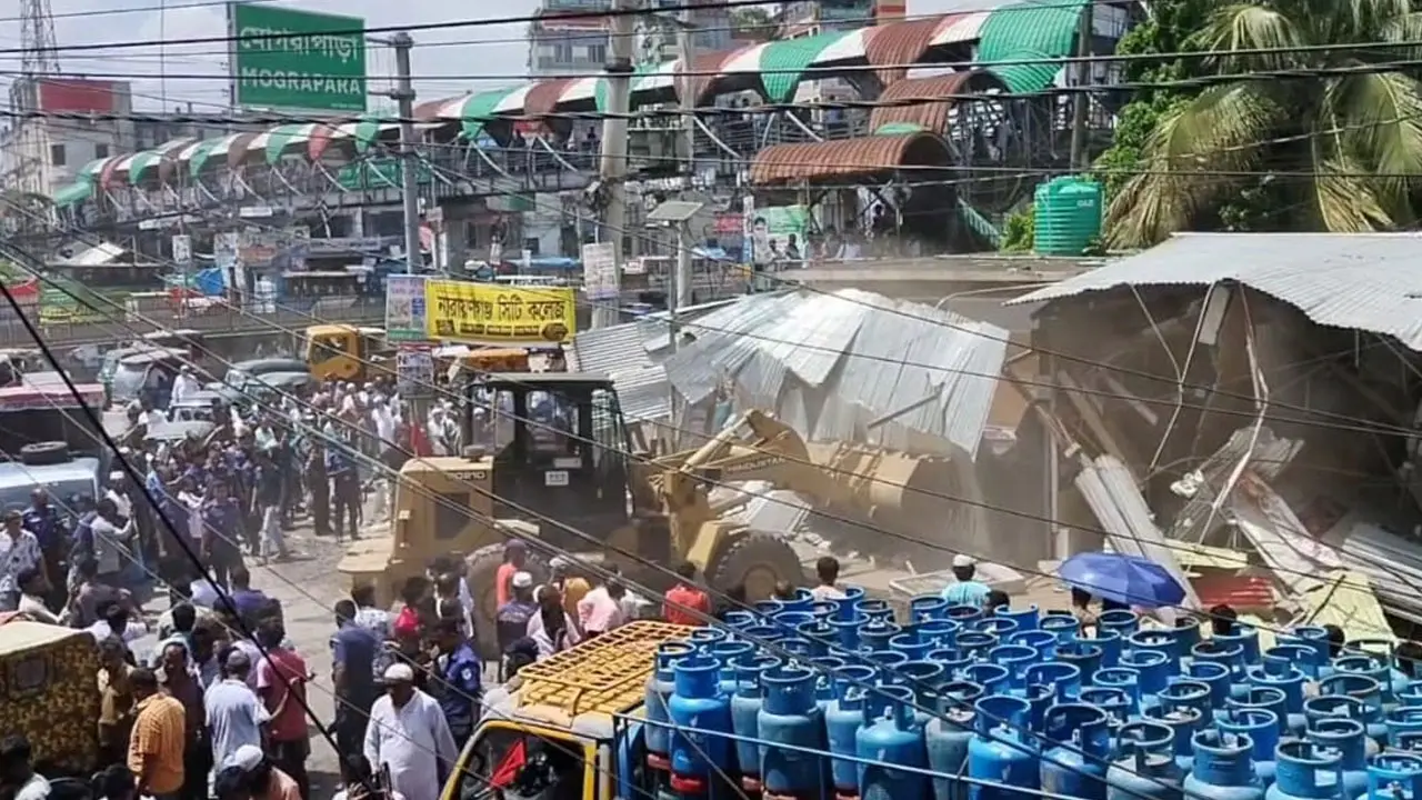 সোনারগাঁয়ে ১২ শতাধিক অবৈধ স্থাপনা উচ্ছেদ