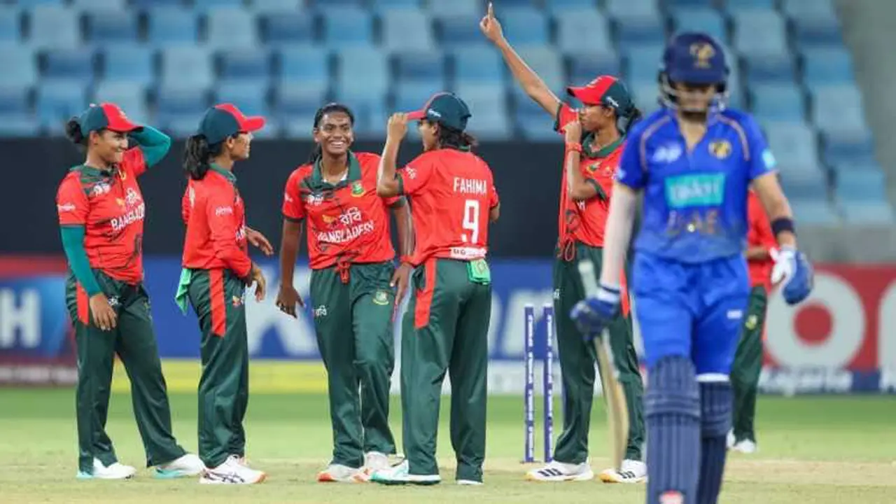 ব্যাটিং ব্যর্থতার পর বোলারদের নৈপুণ্যে সেমিফাইনালে বাংলাদেশ
