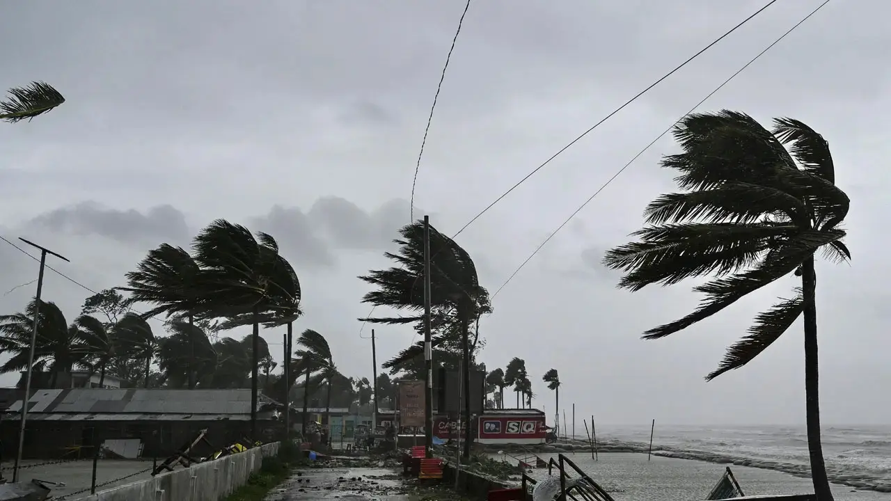 ঢাকাসহ ১২ অঞ্চলে ঝড়ের আভাস, নদী বন্দরে ১ নম্বর সতর্ক সংকেত