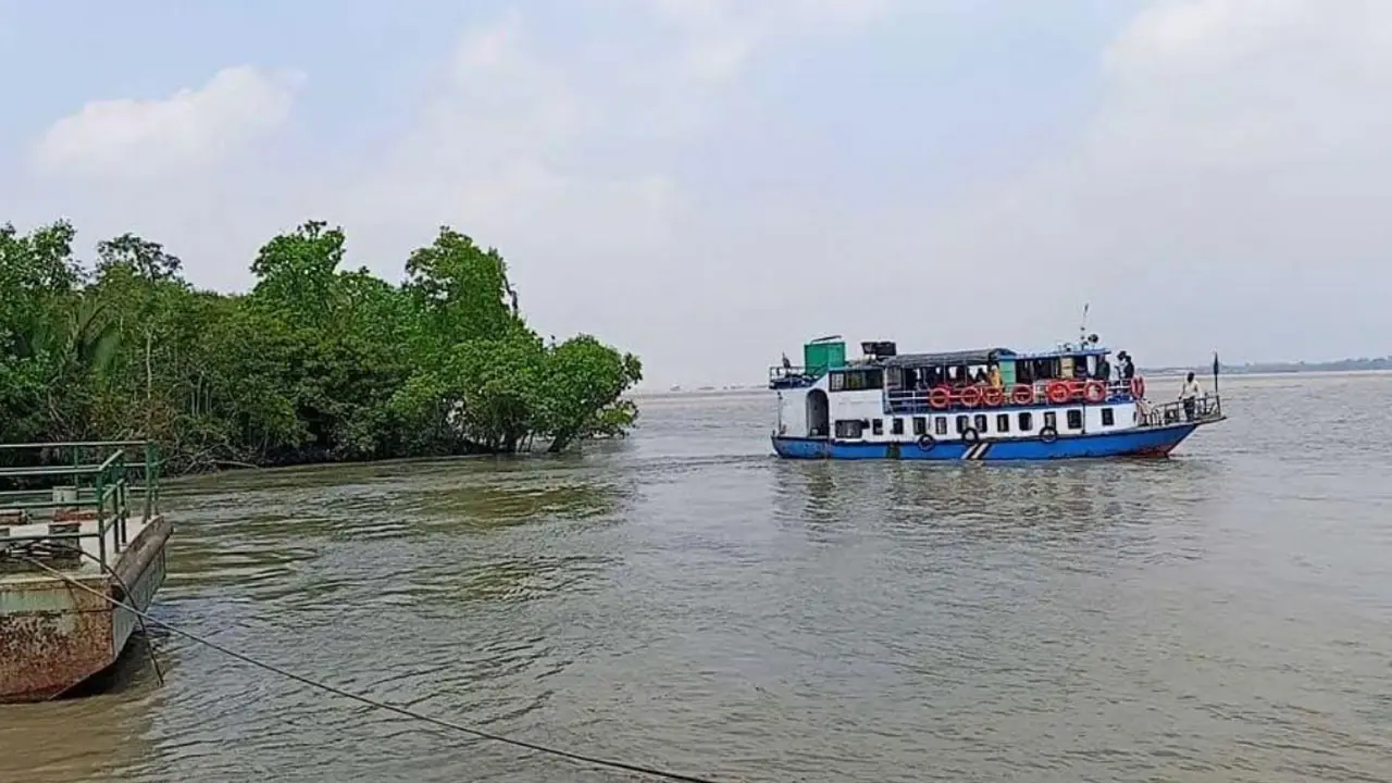 তিন মাস পর দুয়ার খুলল সুন্দরবনের, বৈরী আবহাওয়ায় পর্যটক কম