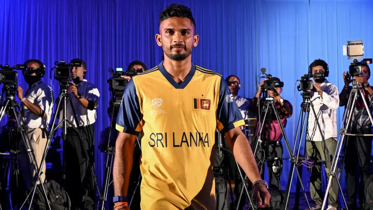 ৩২ মাস পর ওয়ানডে দলে ফিরলেন শানাকা