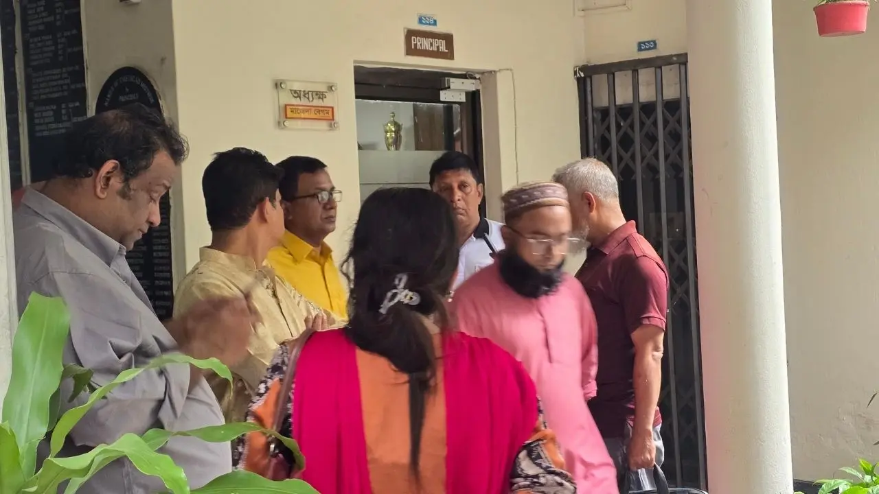 ভিকারুননিসা শিক্ষার্থীর মৃত্যু ঘিরে বুলিং, কোচিং বাণিজ্যের অভিযোগ
