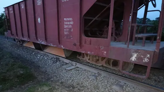 গফরগাঁওয়ে মালবাহী ট্রেন লাইনচ্যুত, ৫ ঘণ্টা ধরে বন্ধ রেল চলাচল