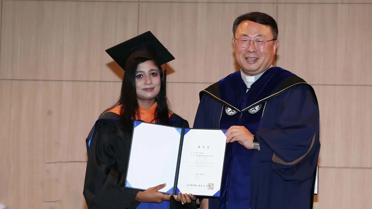 দক্ষিণ কোরিয়ায় প্রেসিডেন্ট অ্যাওয়ার্ড পেলেন বাংলাদেশি শিক্ষার্থী ইয়াসমিন