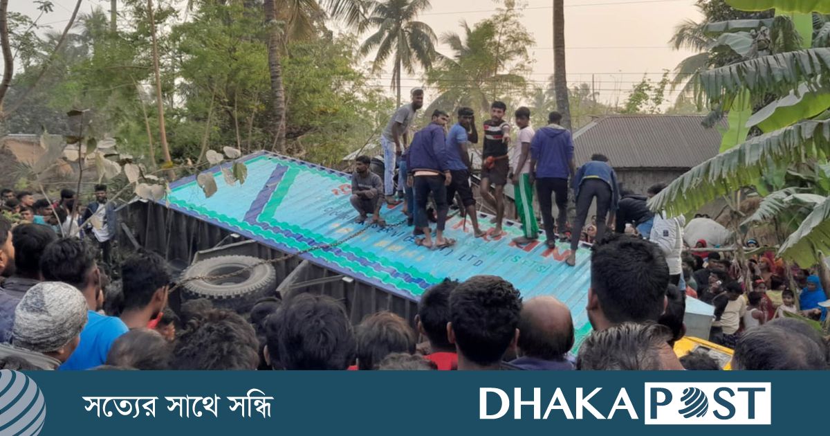 সুন্দরবন কুরিয়ার সার্ভিসের গাড়িচাপায় ভ্যানের ২ যাত্রী নিহত