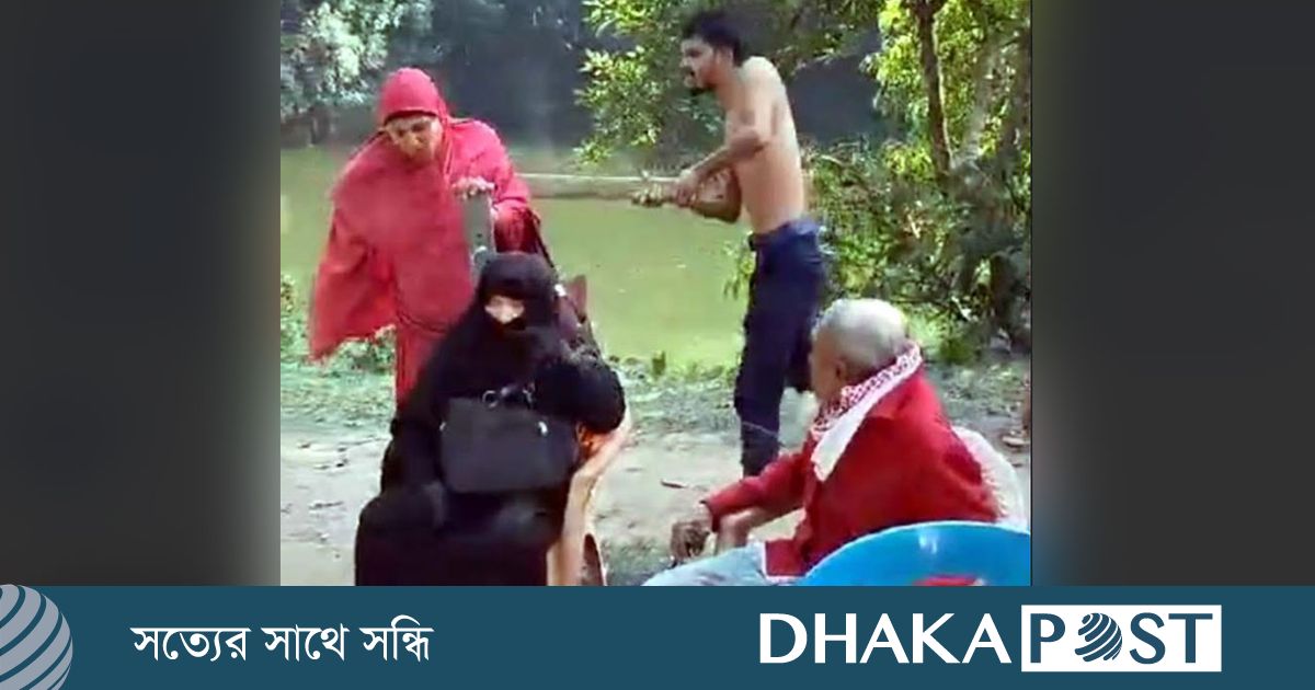 প্রকাশ্যে দুই নারীকে পিটিয়ে নির্যাতন, যুবক গ্রেপ্তার