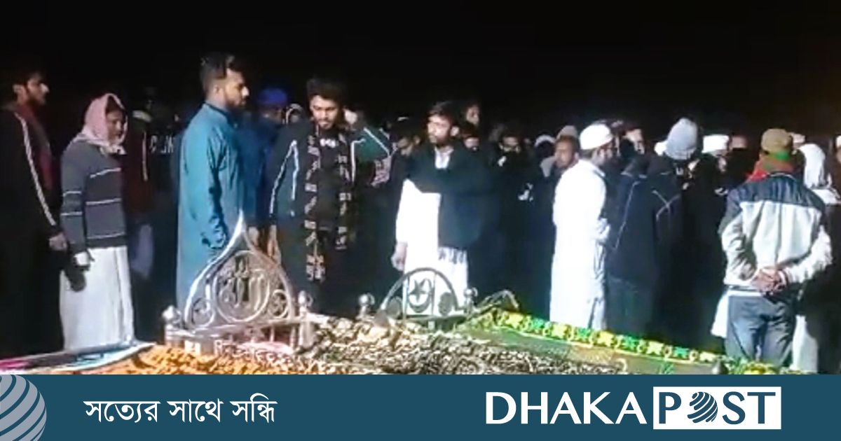 বাসের ধাক্কায় নিহত একই পরিবারের ৩ জনকে মুন্সীগঞ্জে দাফন