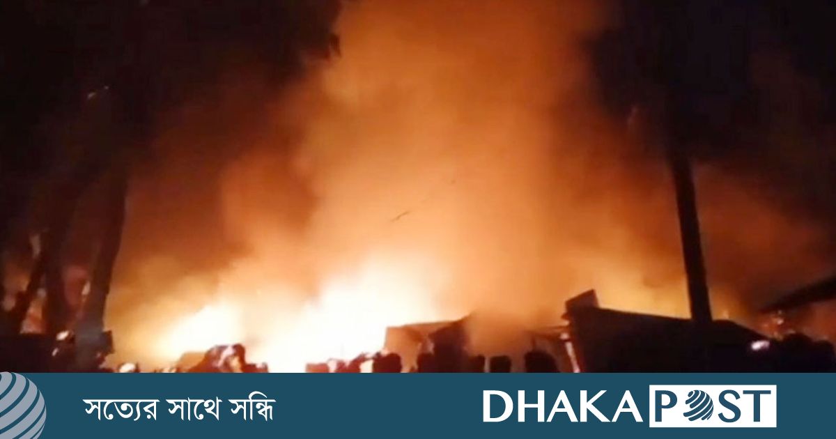 তেলের ট্রাকে বিস্ফোরণ : পুড়ল ৪শ ব্যারেল তেল, ৮ দোকান