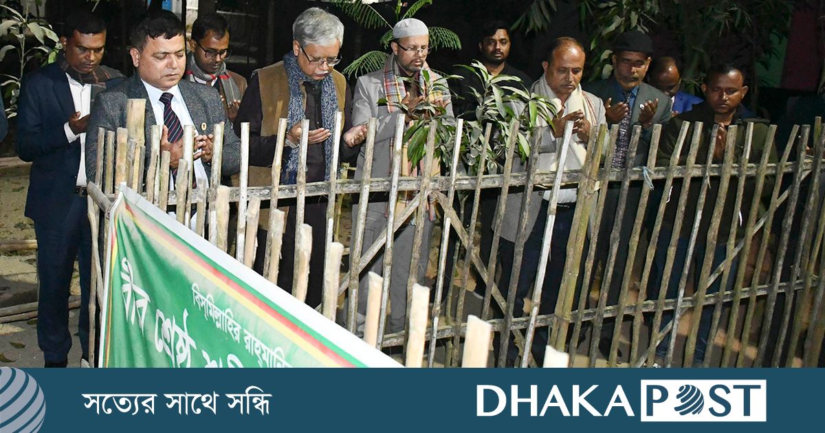 শহীদ আবু সাঈদের কবরে তিন উপাচার্যের শ্রদ্ধা নিবেদন