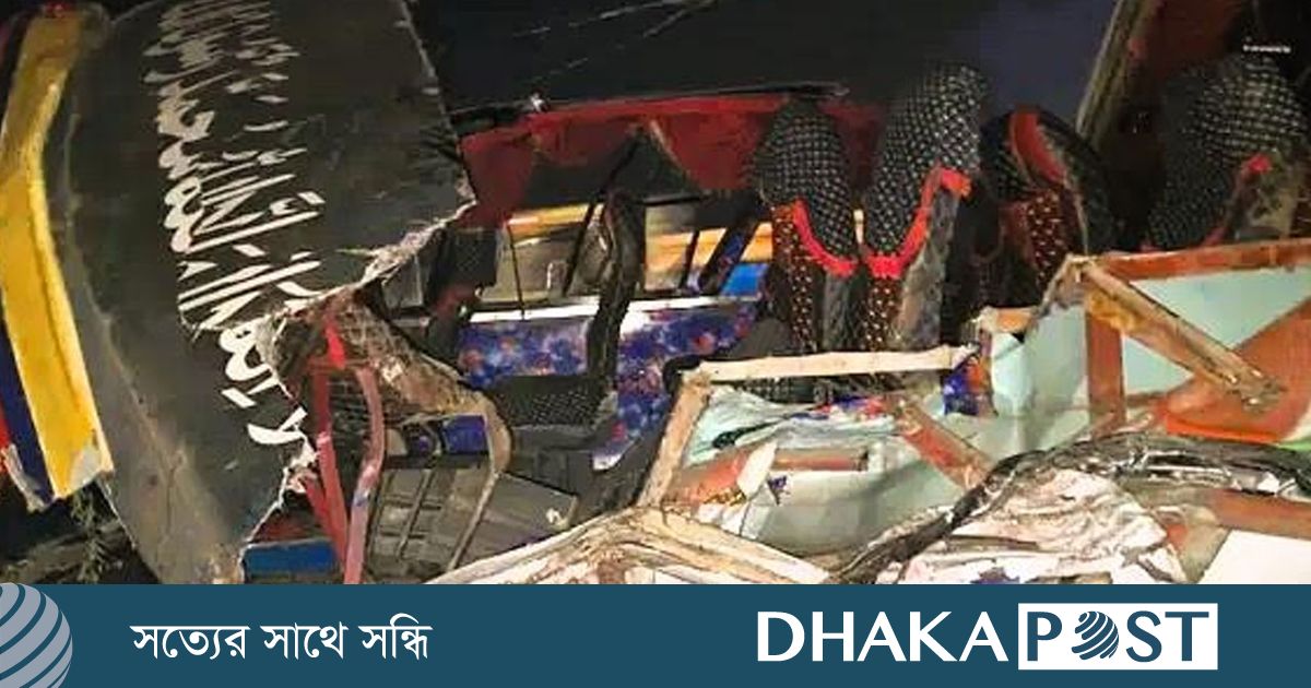 এক্সপ্রেসওয়েতে দাঁড়িয়ে থাকা কাভার্ডভ্যানে বাসের ধাক্কায় নিহত ২