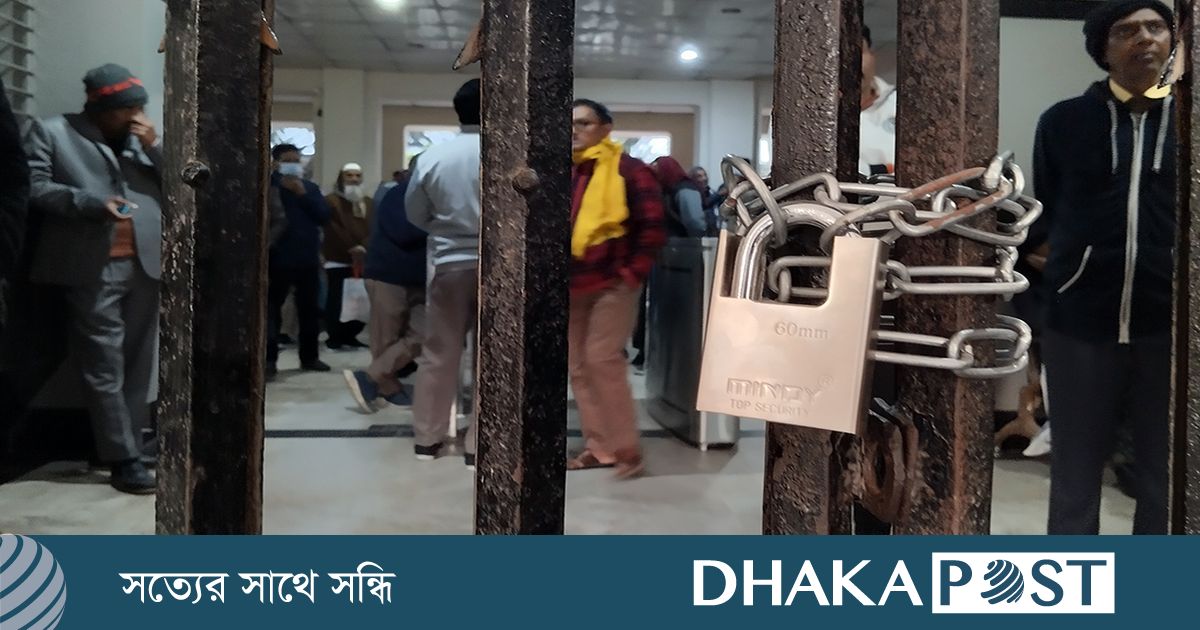 ৬ ঘণ্টা ধরে অবরুদ্ধ রাবির শিক্ষক-কর্মকর্তা-কর্মচারী