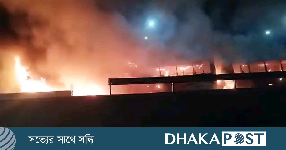 সাভারে অ্যাম্বুলেন্স ও বাসের সংঘর্ষে বিস্ফোরণ, নিহত-৪