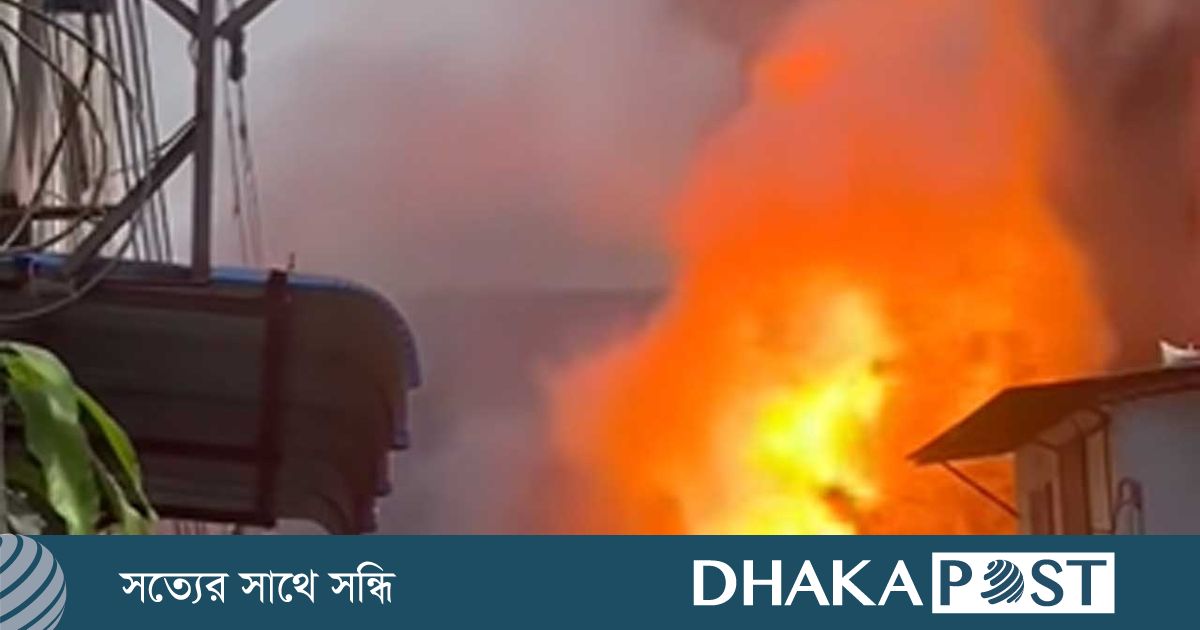 এখনো নিয়ন্ত্রণে আসেনি রূপনগরের আগুন, কাজ করছে ১১ ইউনিট