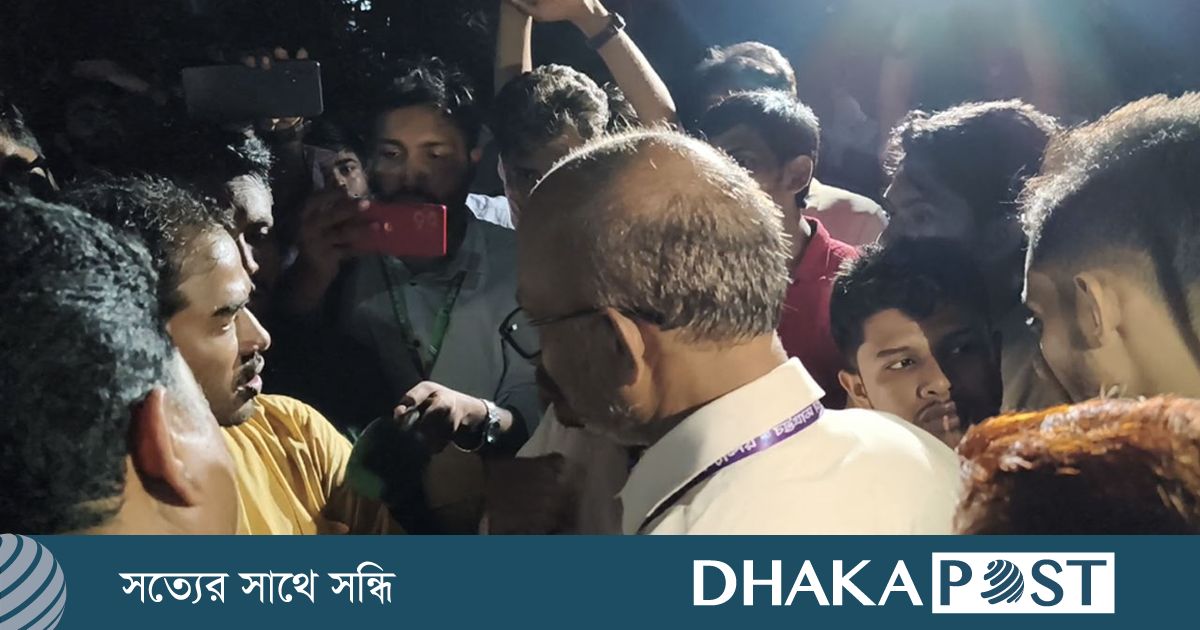 উত্তপ্ত ক্যাম্পাস : ভোট কারচুপির অভিযোগে উপ-উপাচার্য অবরুদ্ধ