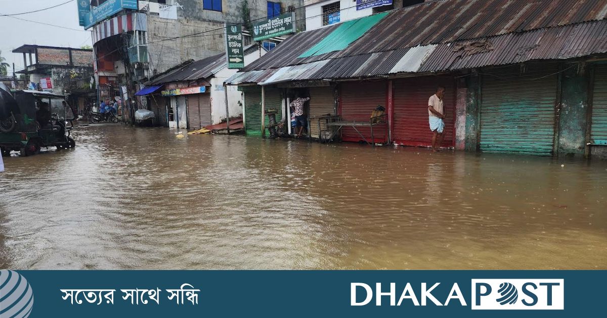 ফেনীতে নদীর পানি কমলেও কাটেনি আতঙ্ক