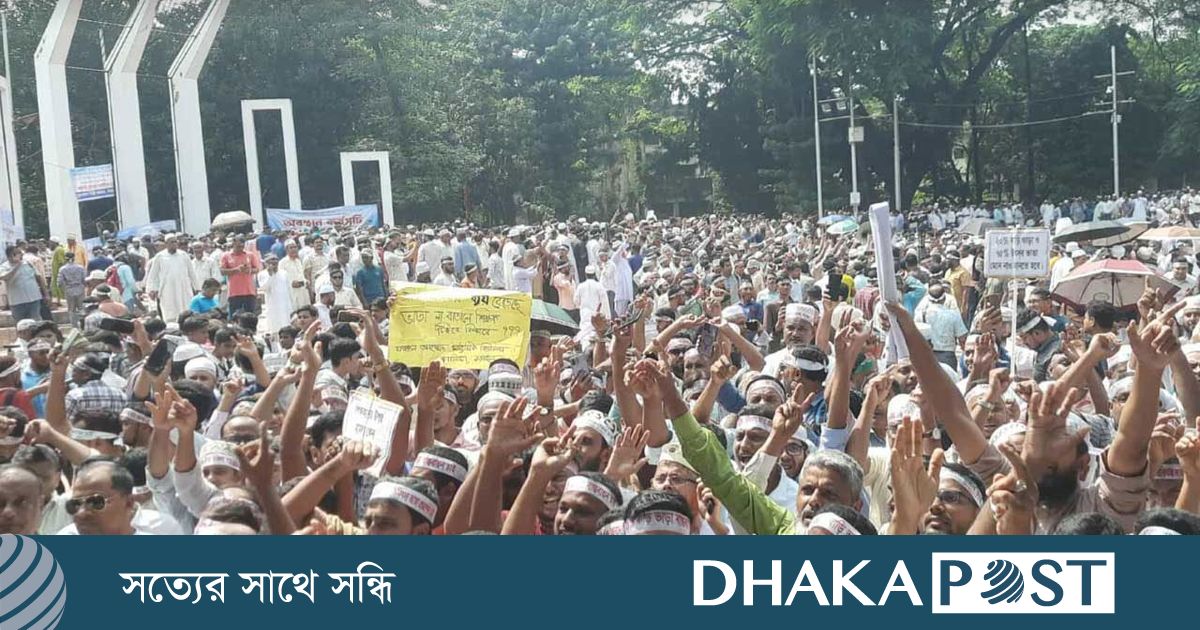 কালো পতাকা মিছিল করলেন অনশনরত শিক্ষকরা