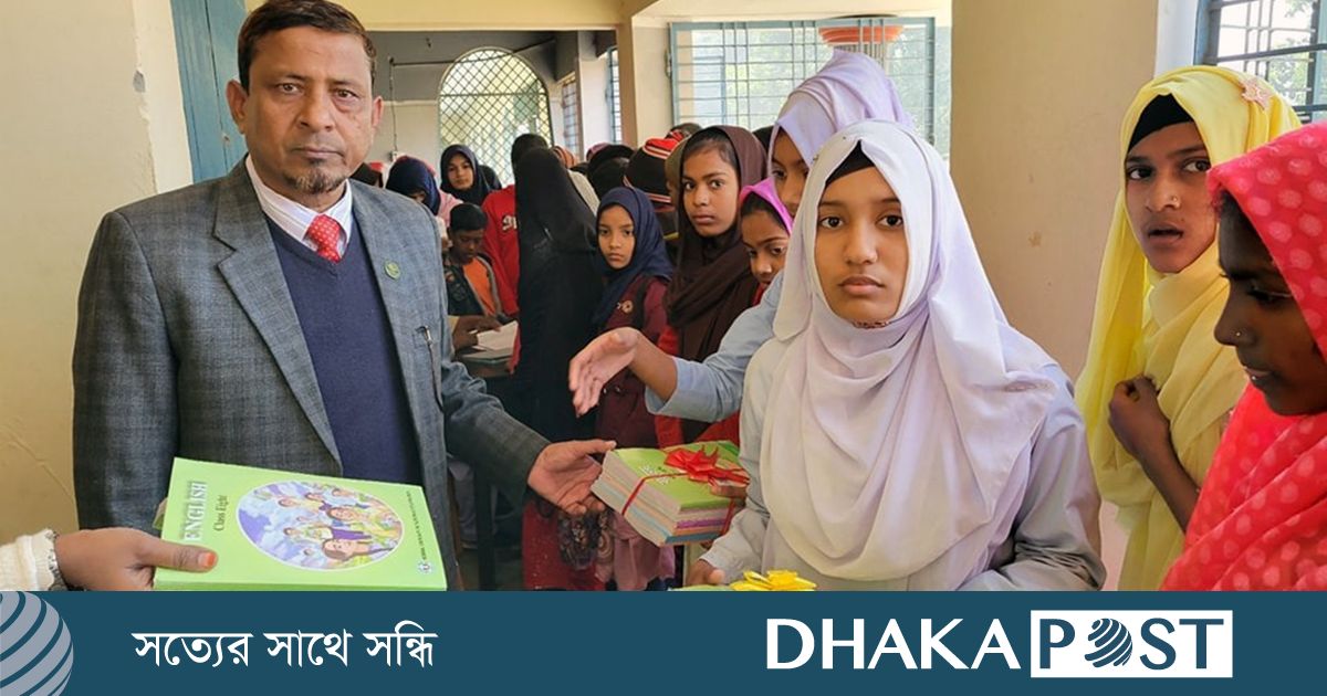 চাকরি ছেড়ে প্রতিষ্ঠা করেন স্কুল, বদলে দেন কয়েক গ্রামের শিক্ষা ব্যবস্থা
