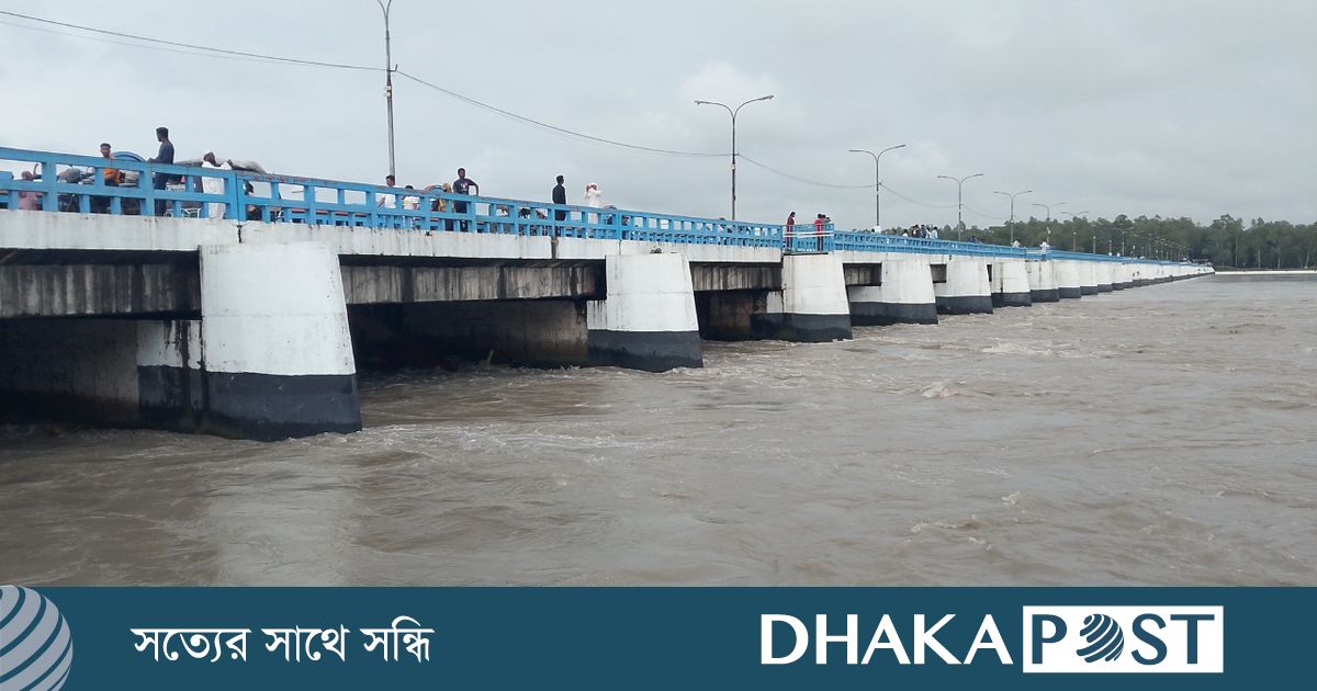 হু হু করে বাড়ছে তিস্তার পানি, আতঙ্কে তীরবর্তী মানুষ