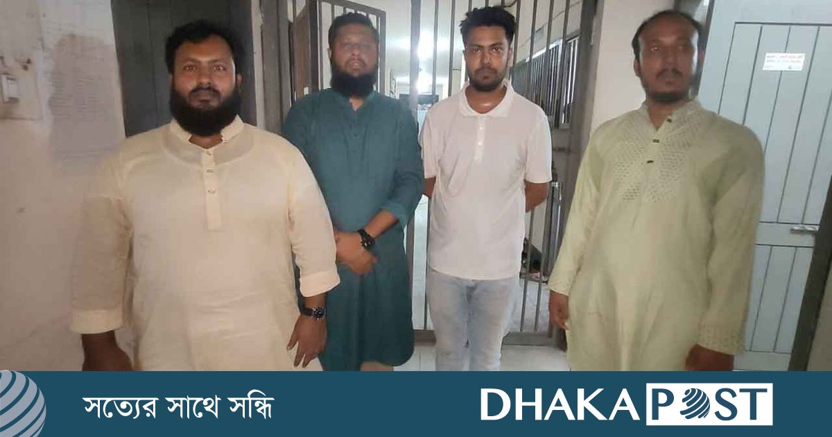 মোহাম্মদপুরে ‘সমন্বয়ক’ পরিচয়ে চাঁদাবাজির সময় গ্রেপ্তার ৪