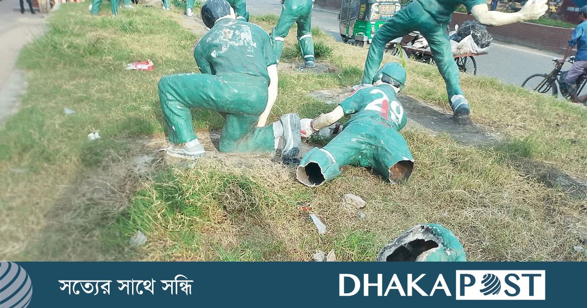 স্টেডিয়াম এলাকায় ক্রিকেটারদের স্ট্যাচু ভাঙচুর