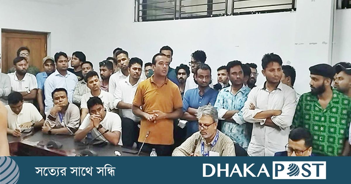সিনেট ভবনে মিটিংয়ে ঢুকে পড়ল ছাত্রদল, ‘জামায়াতি প্রশাসন’ বলে স্লোগান