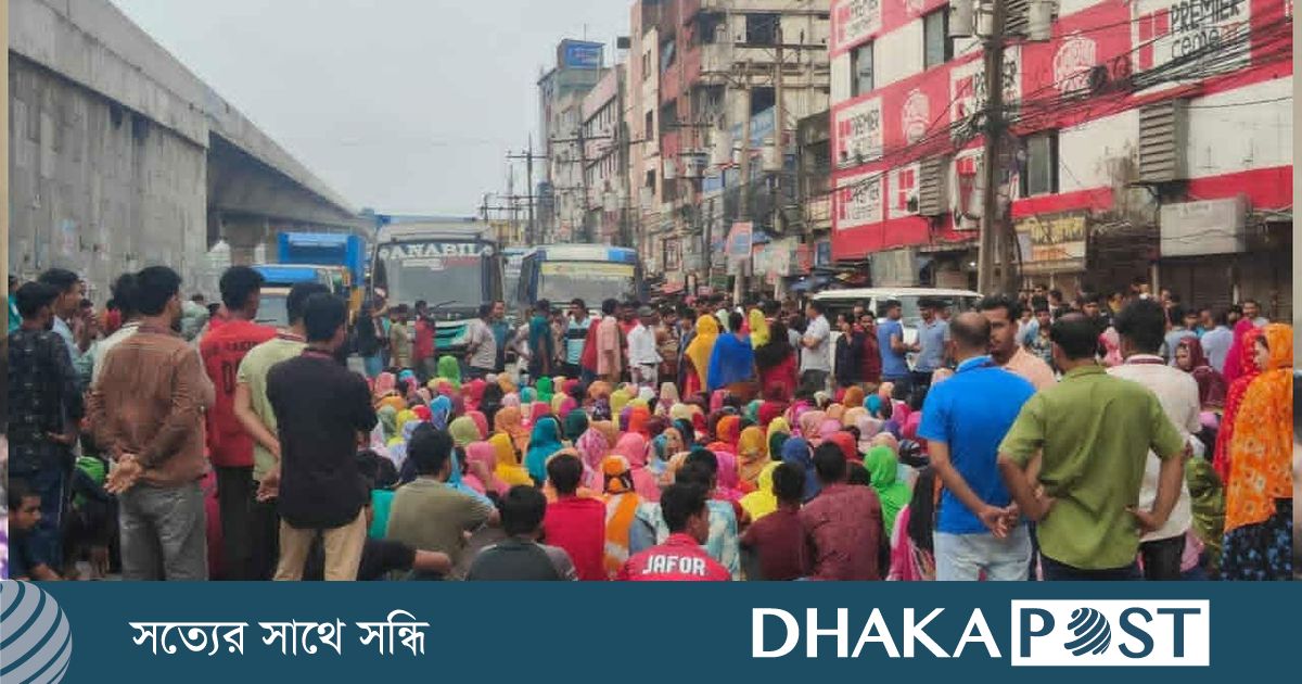 বেতনের দাবিতে শ্রমিকদের বিক্ষোভ, গাজীপুরে দুই মহাসড়কে যান চলাচল বন্ধ