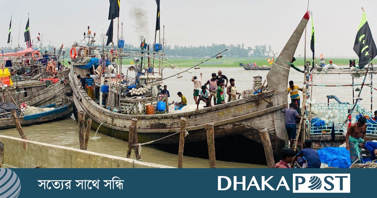 ইলিশ শিকারে নিষেধাজ্ঞা, উপকূলজুড়ে জেলেদের দীর্ঘশ্বাস