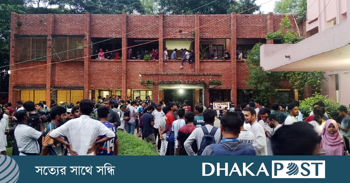 জাকসু নির্বাচনের ফলাফল দ্রুত ঘোষণার দাবিতে শিক্ষার্থীদের অবস্থান