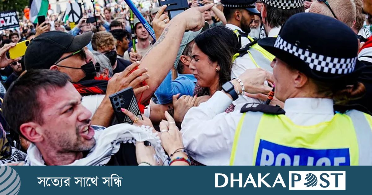 লন্ডনে পুলিশের সঙ্গে বিক্ষোভকারীদের সংঘর্ষ, গ্রেপ্তার ৪ শতাধিক