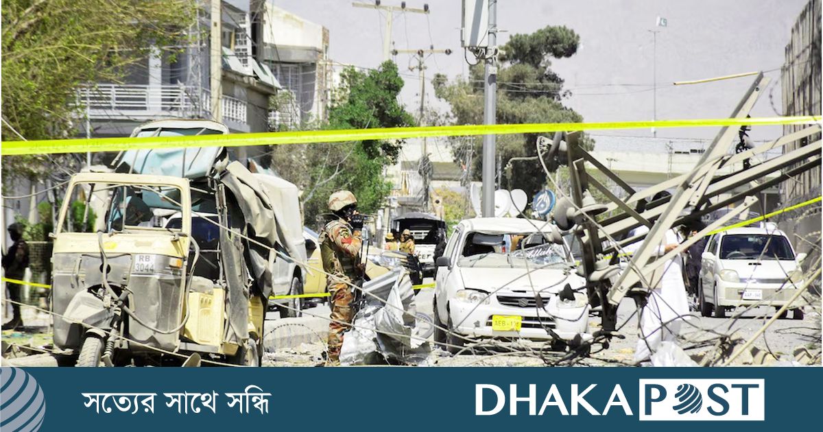 পাকিস্তানে আত্মঘাতী হামলায় নিহত অন্তত ১০