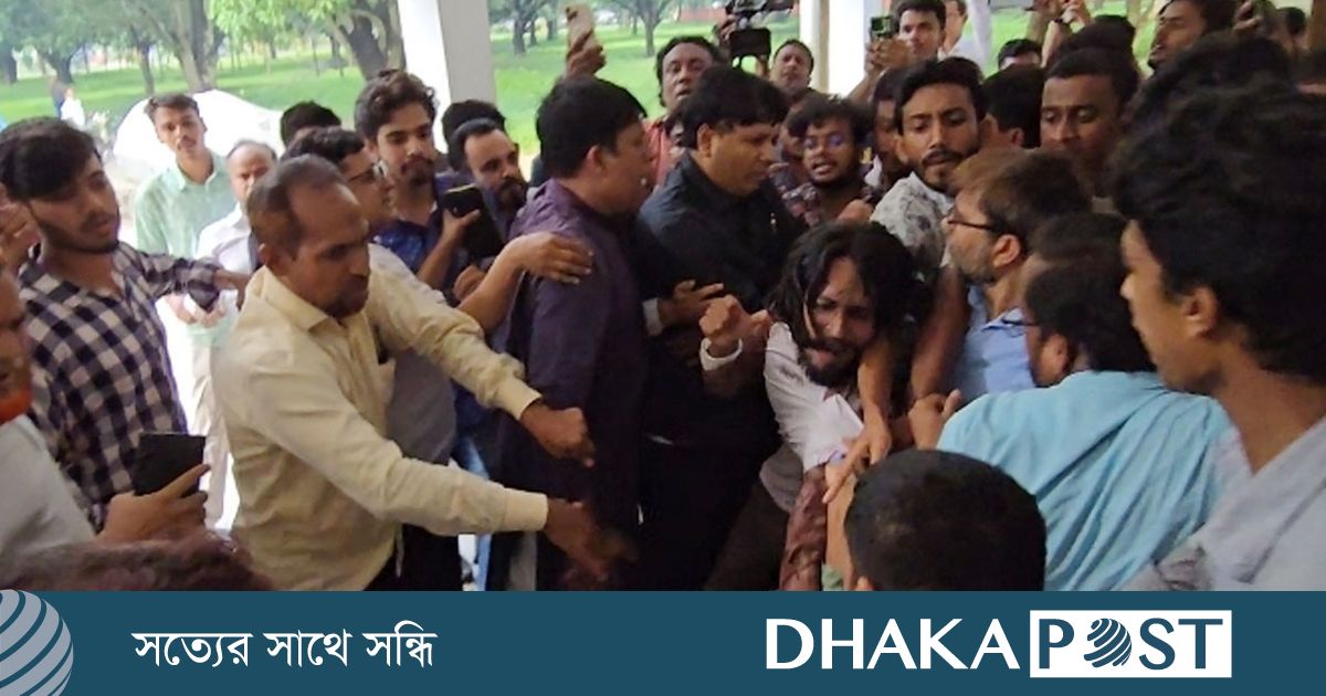 পোষ্য কোটা ইস্যুতে উত্তপ্ত রাবি, শিক্ষক-শিক্ষার্থীদের মধ্যে হাতাহাতি