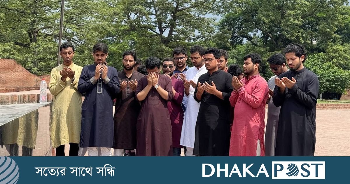 রায়েরবাজার বুদ্ধিজীবী স্মৃতিসৌধে শিবির সমর্থিত প্যানেলের দোয়া-মোনাজাত